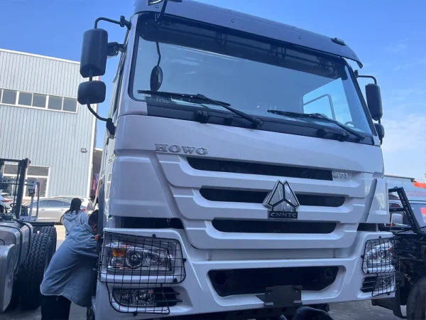 شاحنة الجرار سينوتروك HOWO White 371 حصان 6X4 من سينوتروك