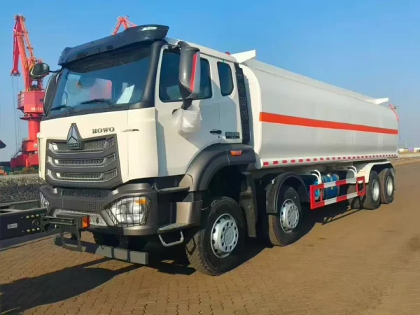 Best-selling Howo 8x4 Fuel Tank Truck in Good Condition