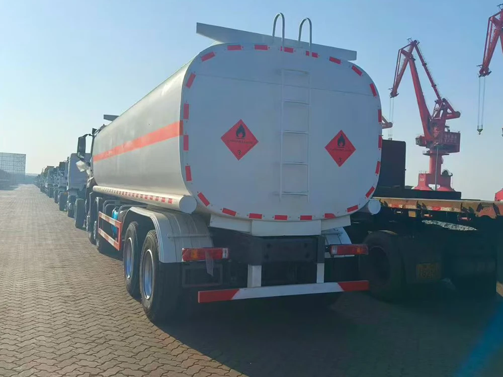 Howo 8x4 Fuel Tank Truck 2
