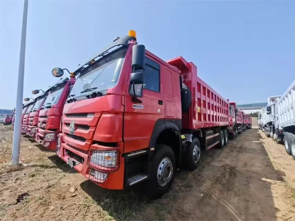 Howo 430hp 8x4 Dump Truck with Two Warning Lights