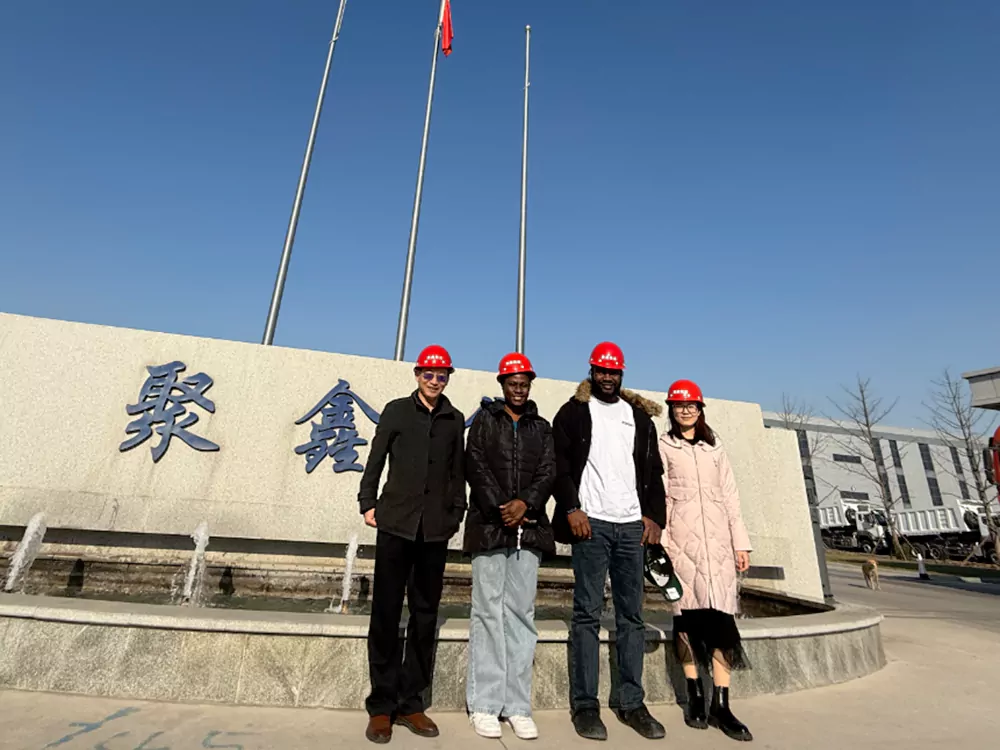 Customers-visit-the-factory