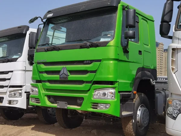 SINOTRUK 6X4 Used HOWO 371HP Green Tractor Truck