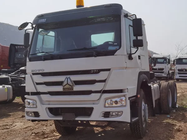 Caminhão basculante usado Sinotruk 6X4 HOWO Branco 371HP