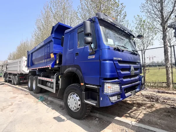Howo 380hp 6x4 Dump Truck con cubierta protectora del faro y la luz de advertencia