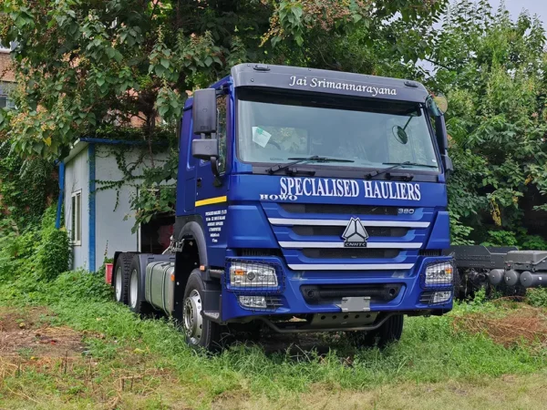 Howo 6x4 Tractor Truck 380HP with Headlight Protective Cover