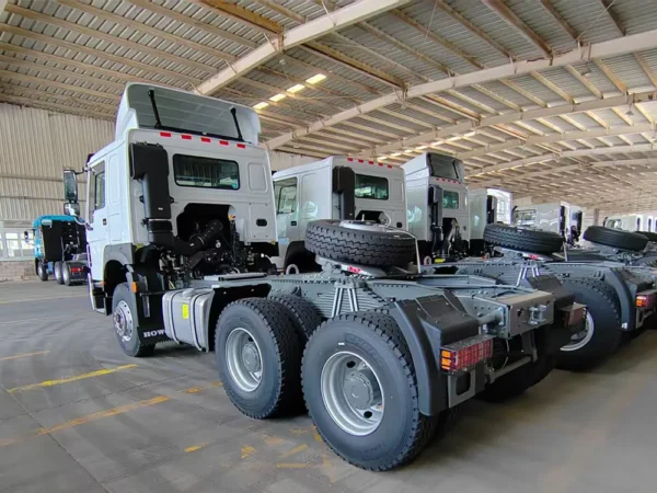 Usado Howo com carenagem de tejadilho 400HP 6×4 Camião Trator para venda