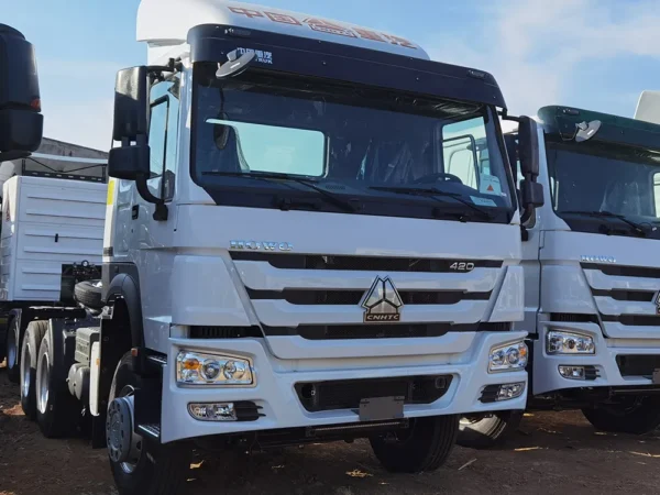 Caminhão Trator HOWO 6×4 420HP com carenagem de tejadilho para venda