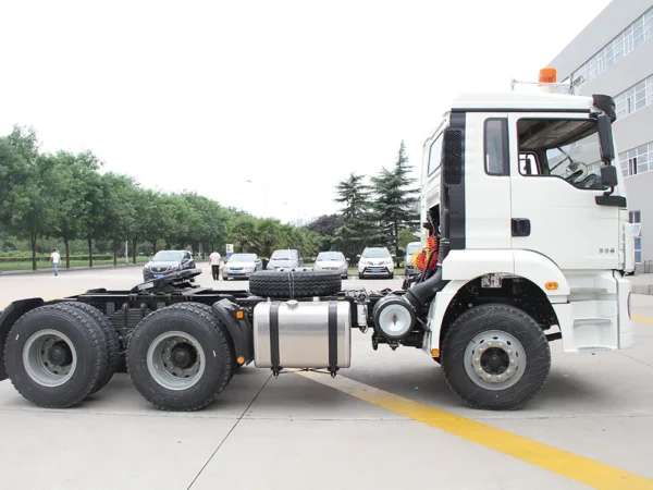 Shacman H3000 6x4 Tractor Truck 336HP Weichai Engine Right Hand Drive for sale