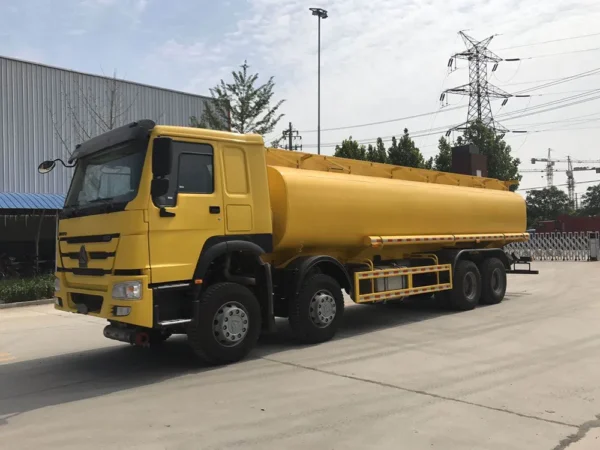 Yellow-8×4-HOWO-380HP-Oil Tank Truck-1