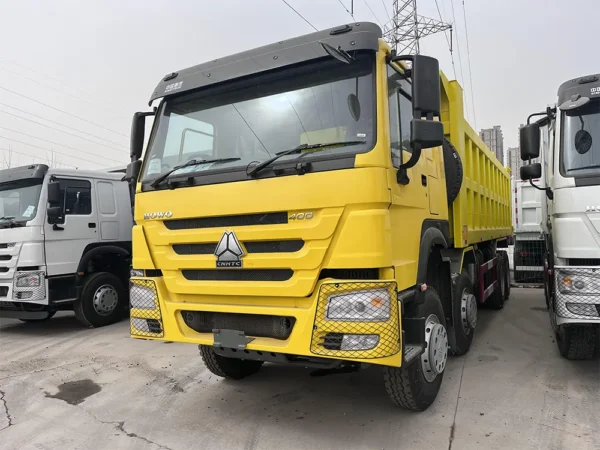 Howo 400hp 8x4 Dump Truck with Headlight Protective Cover