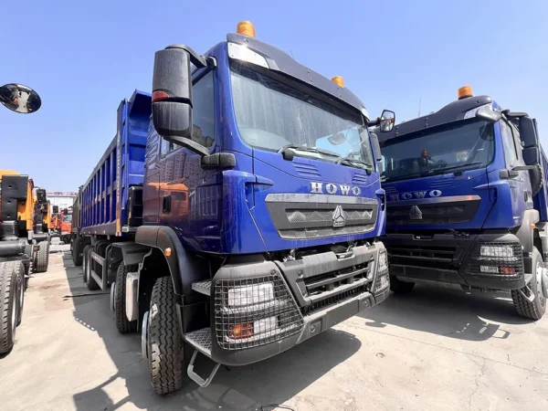 Howo NX 8x4 380hp Tipper Truck with Two warning Lights and Headlight Guard Net