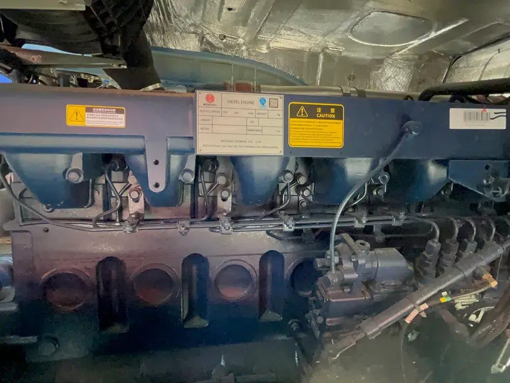 Caminhão basculante Howo NX 8x4 380hp 5