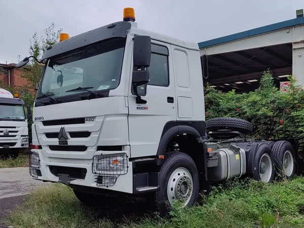 Camião Trator Howo 430hp 6x4 com duas luzes de aviso e cobertura protetora do farol