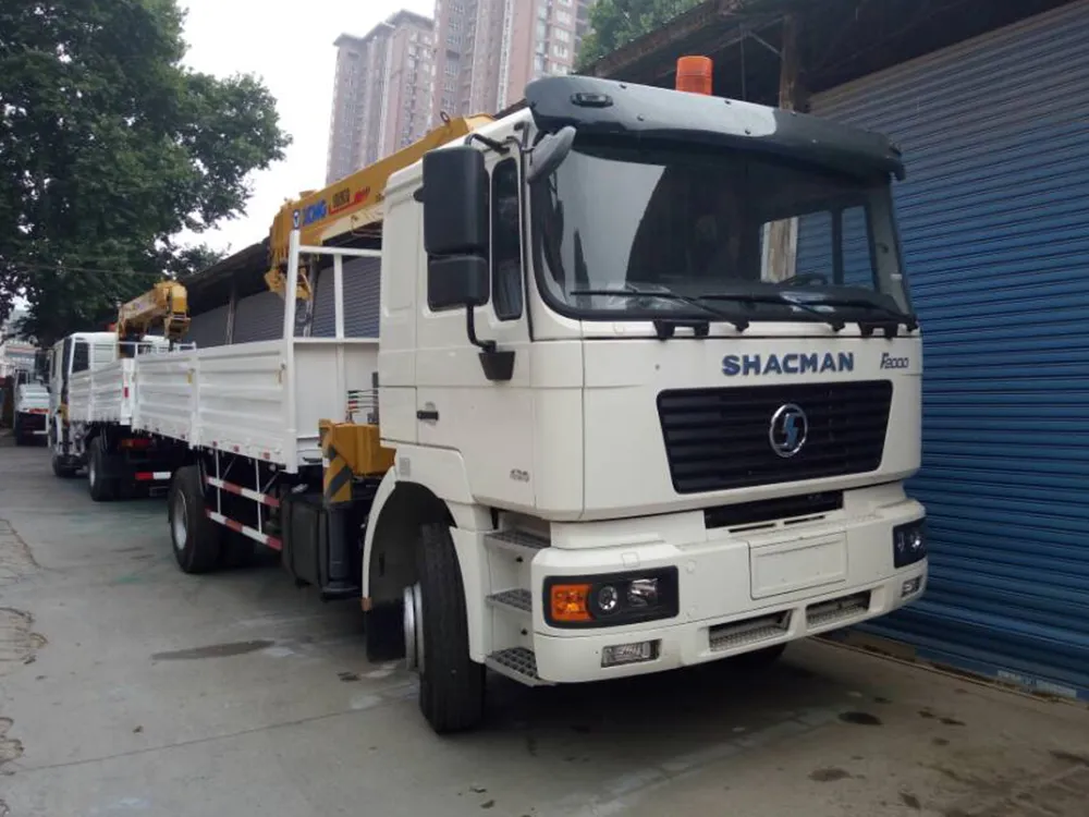 4×2-220-White Chassis - Yellow Crane - 1 Warning Light - Truck-Mounted Crane-3