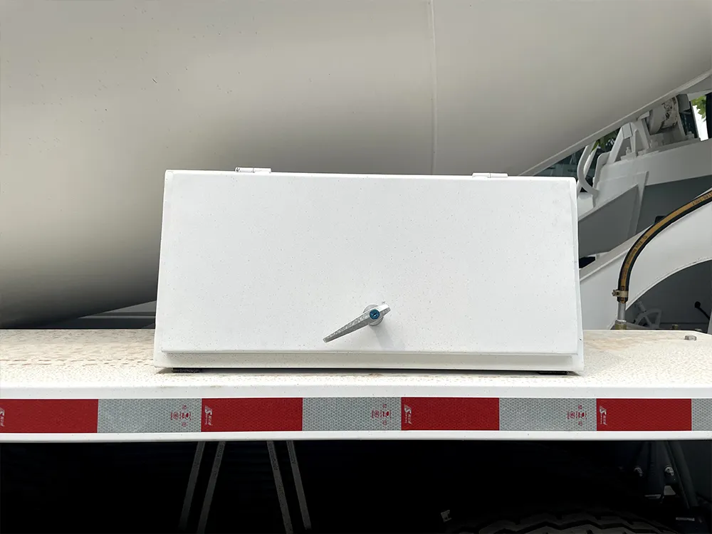 Caminhão betoneira 6×4-branco-HOWO-336HP-2