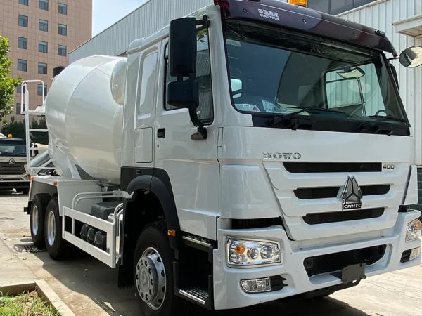 6×4-HOWO-400-Dark Green-Headlight Protective Net-Concrete Mixer Truck-1
